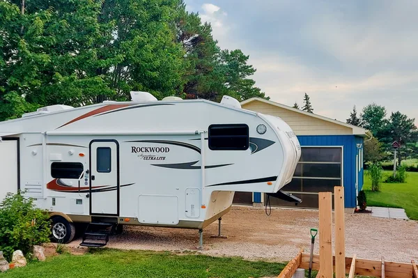 Patricia's Rockwood by Forest River Signature ULTRALITE Fifth Wheel