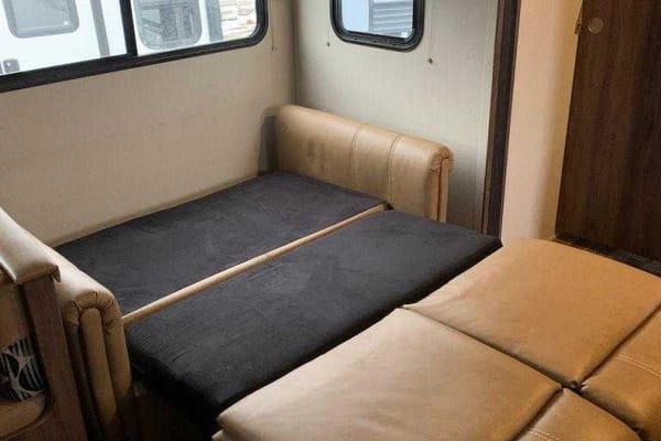 Jeremy 's Igo 28bhs Travel Trailer