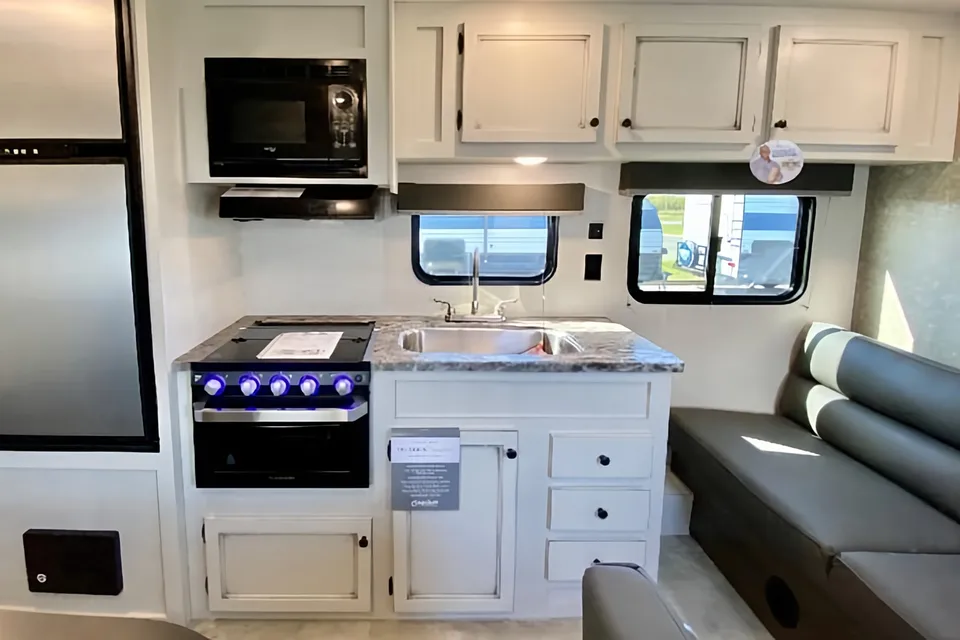 Ranger 2 - Great family layout - Modern Décor With Double Bunks!!