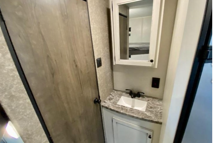Ranger 2 - Great family layout - Modern Décor With Double Bunks!!