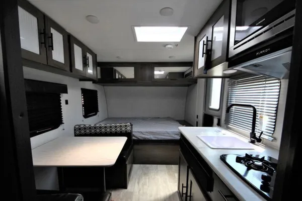 2021 Avenger trailer 16 BH with bunks