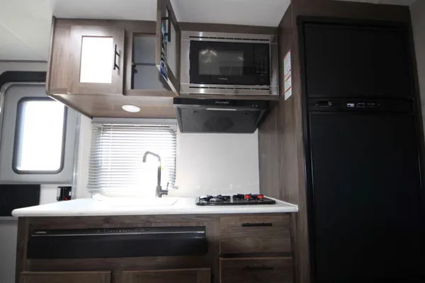 2021 Avenger trailer 16 BH with bunks