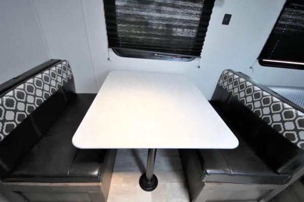 2021 Avenger trailer 16 BH with bunks
