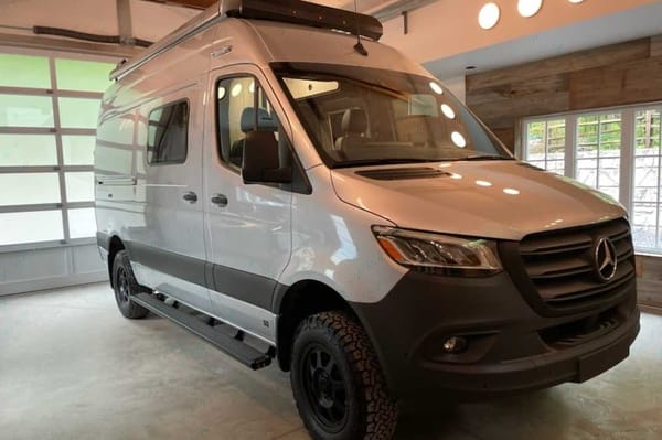 Montréal Winnebago Revel Class B