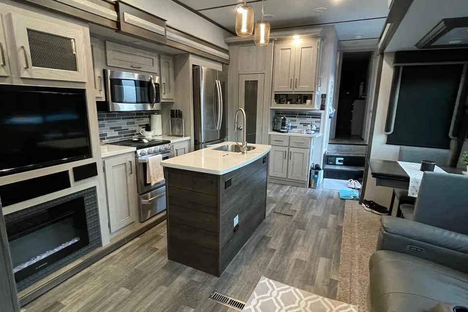 LUXURY Away from home!!! Jonathan’s Montana High Country