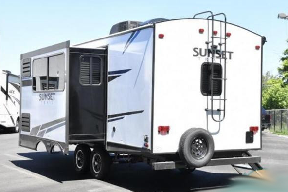 Den's 2021 Couples Travel Trailer