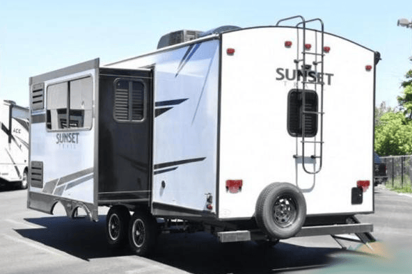 Den's 2021 Couples Travel Trailer