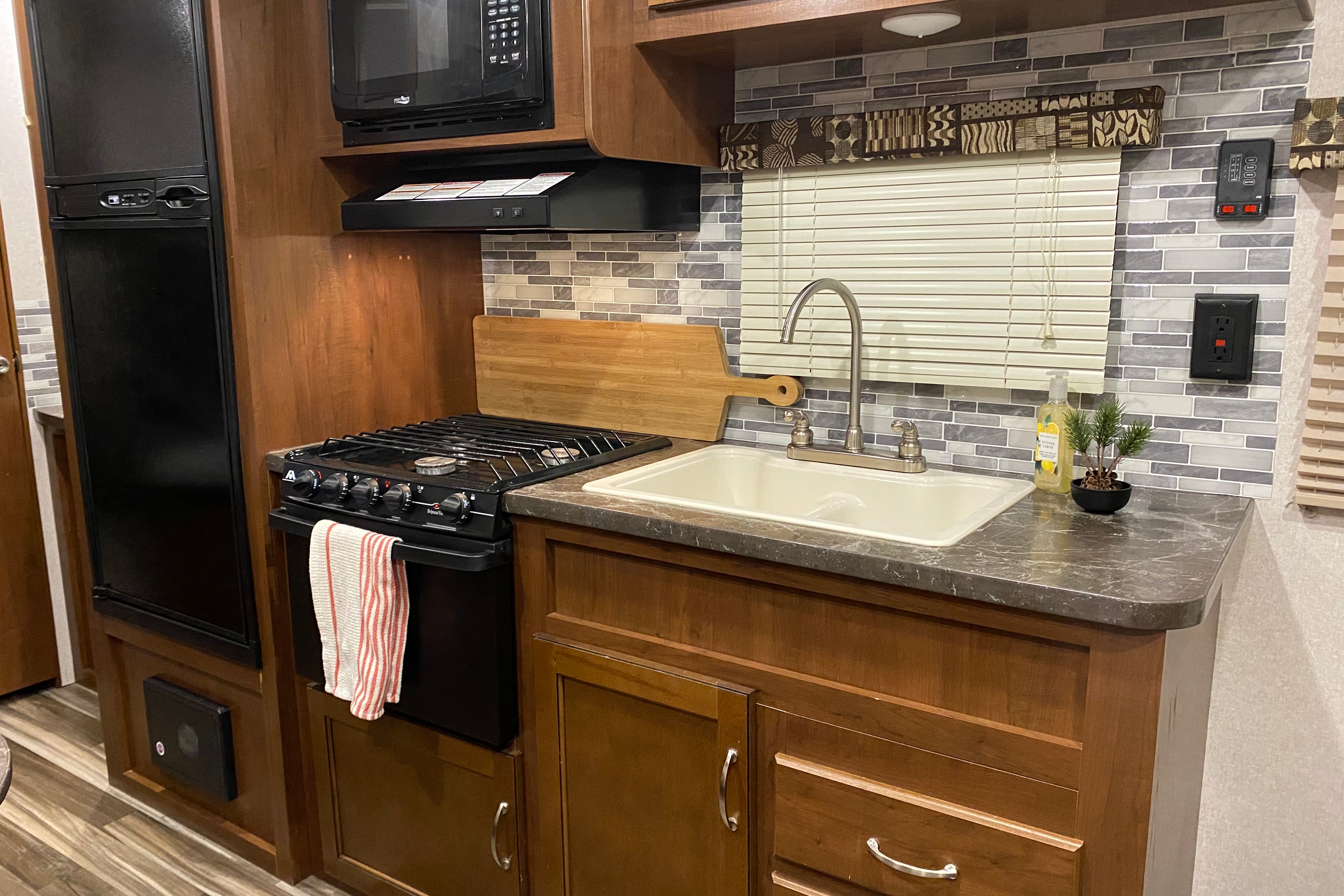 3 Sisters Travel Trailers