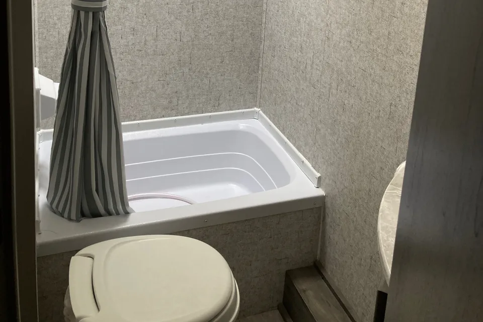 *Riggie Smalls* - Apex Nano 208BHS Travel Trailer
