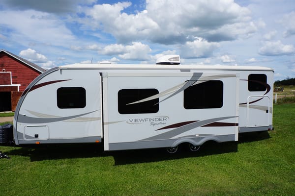 2014 Viewfinder 28BHSS Travel Trailer