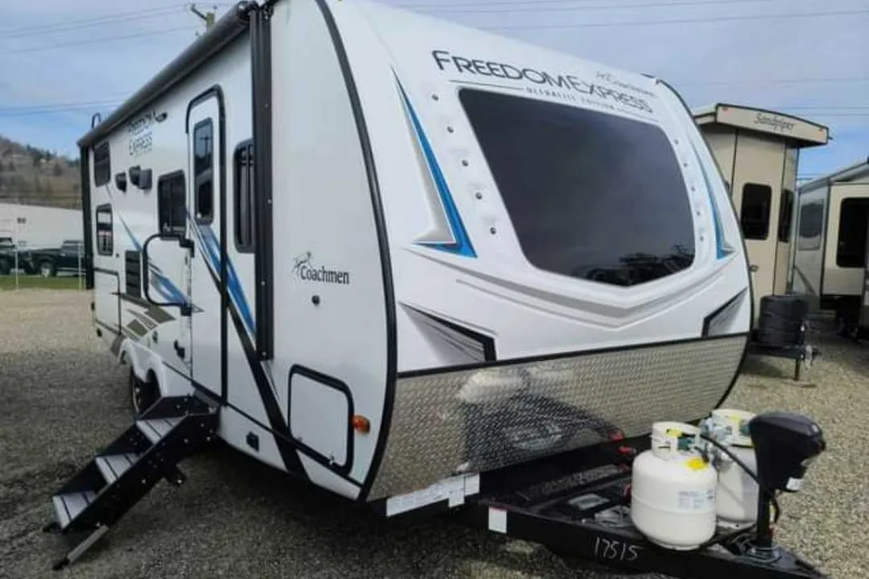 Frank and Karla's Ultralight 26' bunkhouse