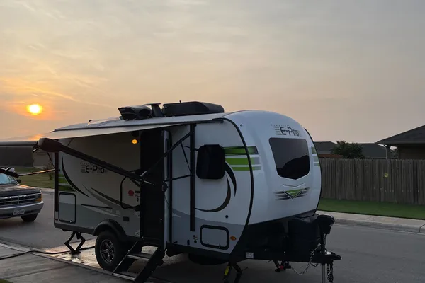 Joseph's Flagstaff E Pro 16 BH Travel Trailer