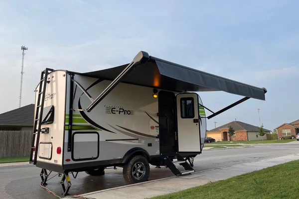 Joseph's Flagstaff E Pro 16 BH Travel Trailer