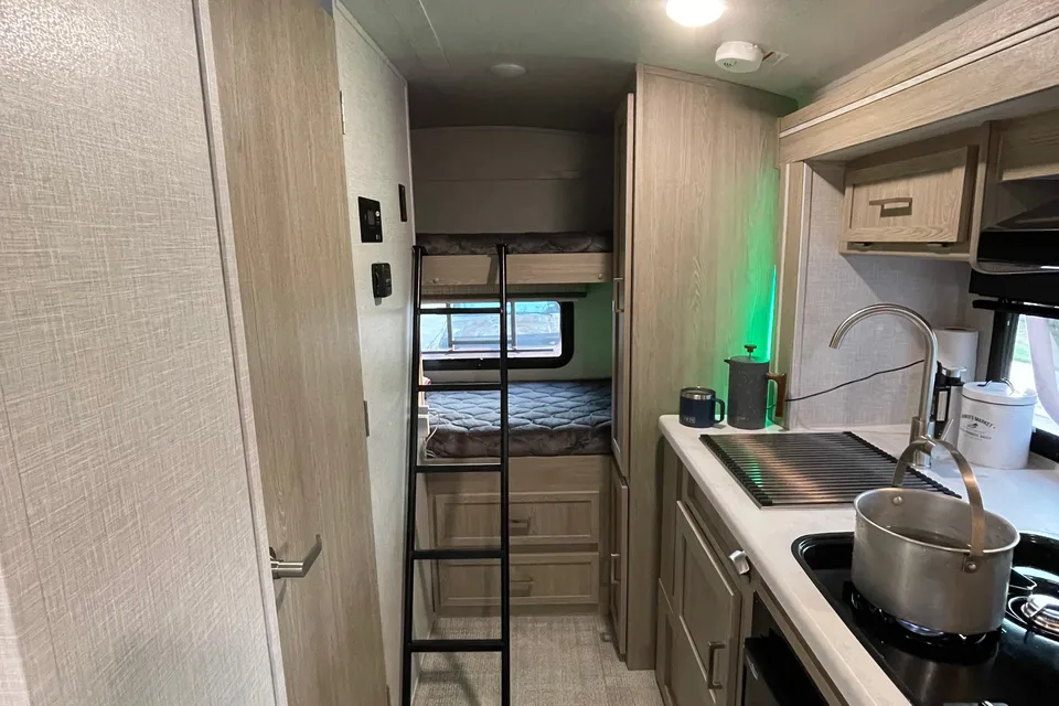 Joseph's Flagstaff  E Pro 16 BH Travel Trailer