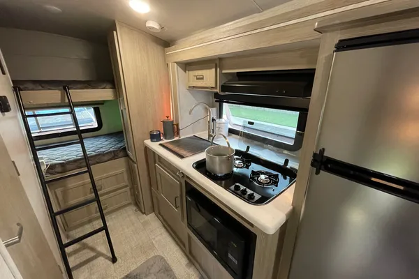 Joseph's Flagstaff E Pro 16 BH Travel Trailer