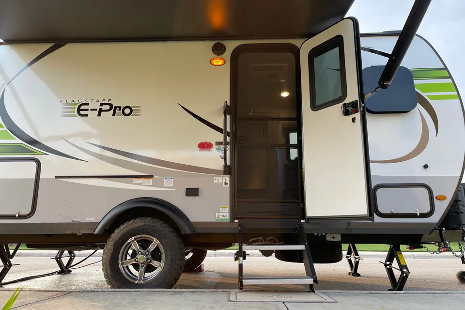 Joseph's Flagstaff  E Pro 16 BH Travel Trailer