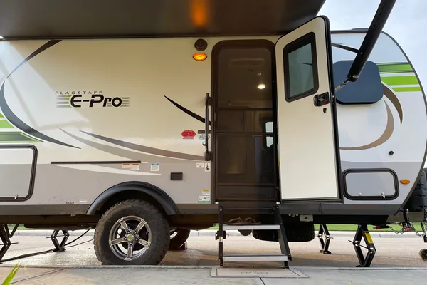 Joseph's Flagstaff E Pro 16 BH Travel Trailer