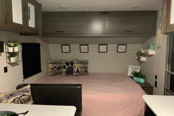 Summer home on wheels! Compact and Cozy RV, perfect for your family.