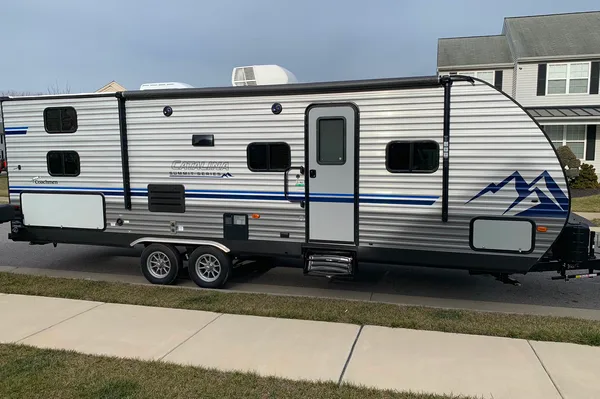The Lifesaver: 2020 Coachmen Catalina Summit Series Travel Trailer