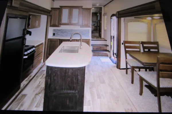 Spacious fifth wheel