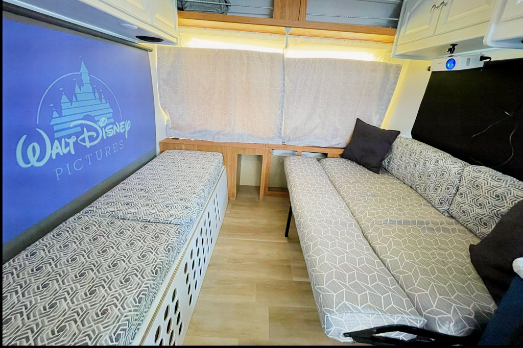 Newly Renovated 2010 Rockwood Roo Hybrid Trailer