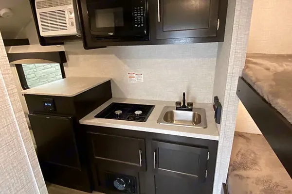Braxton Bushwacker 17BH Micro Trailer, Sleeps 4!