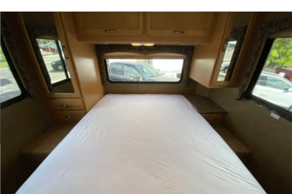  Thor Motor Coach Four Winds  Class C