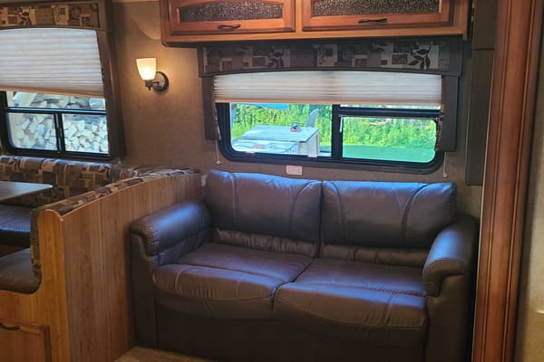 Beautiful Family Camper - DELIVERY ONLY!