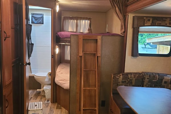 Beautiful Family Camper - DELIVERY ONLY!