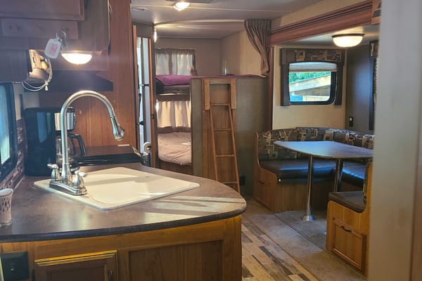 Beautiful Family Camper - DELIVERY ONLY!