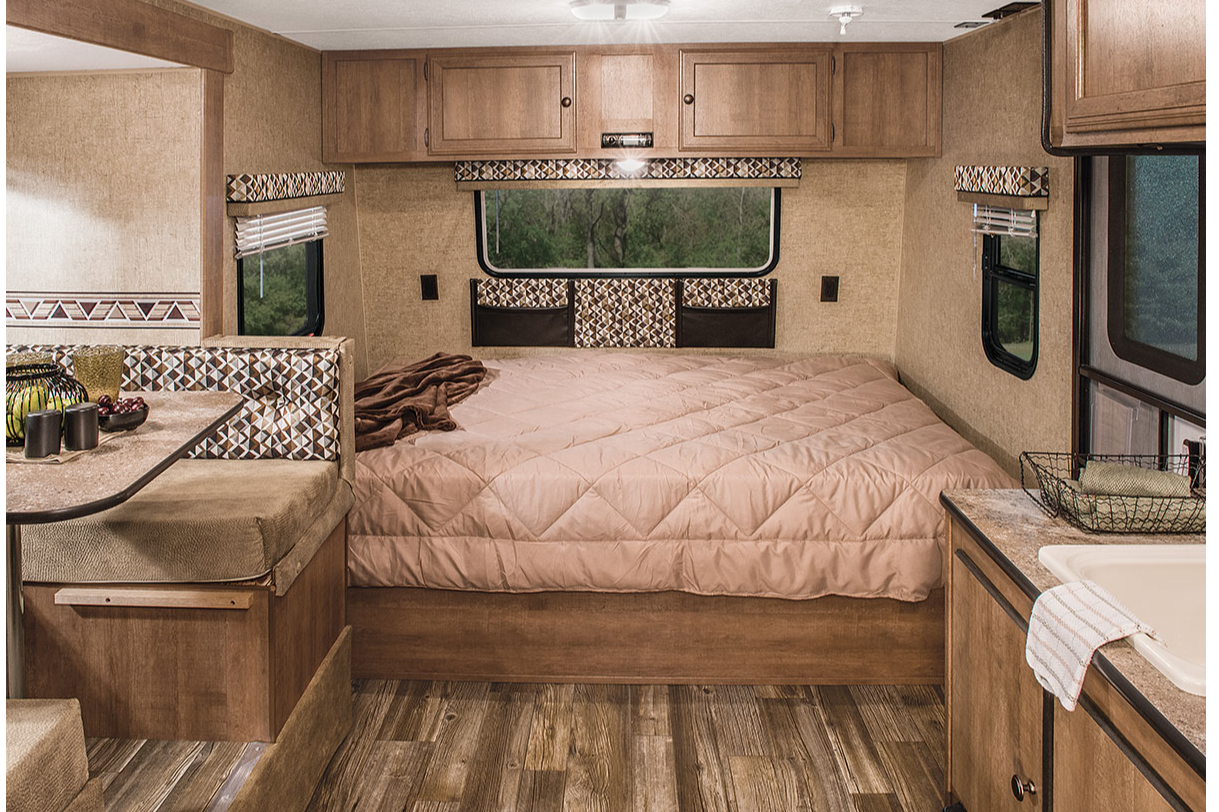 Light and super easy pulling family camping trailer