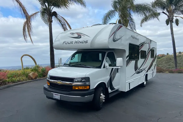 "Breezy" Thor Motor Coach 28A Class C