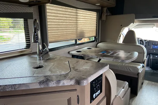 "Breezy" Thor Motor Coach 28A Class C