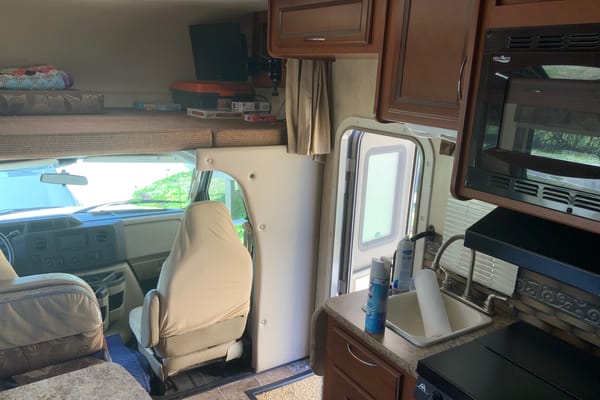 Chuck and Tammy’s Four Winds 22E Class C