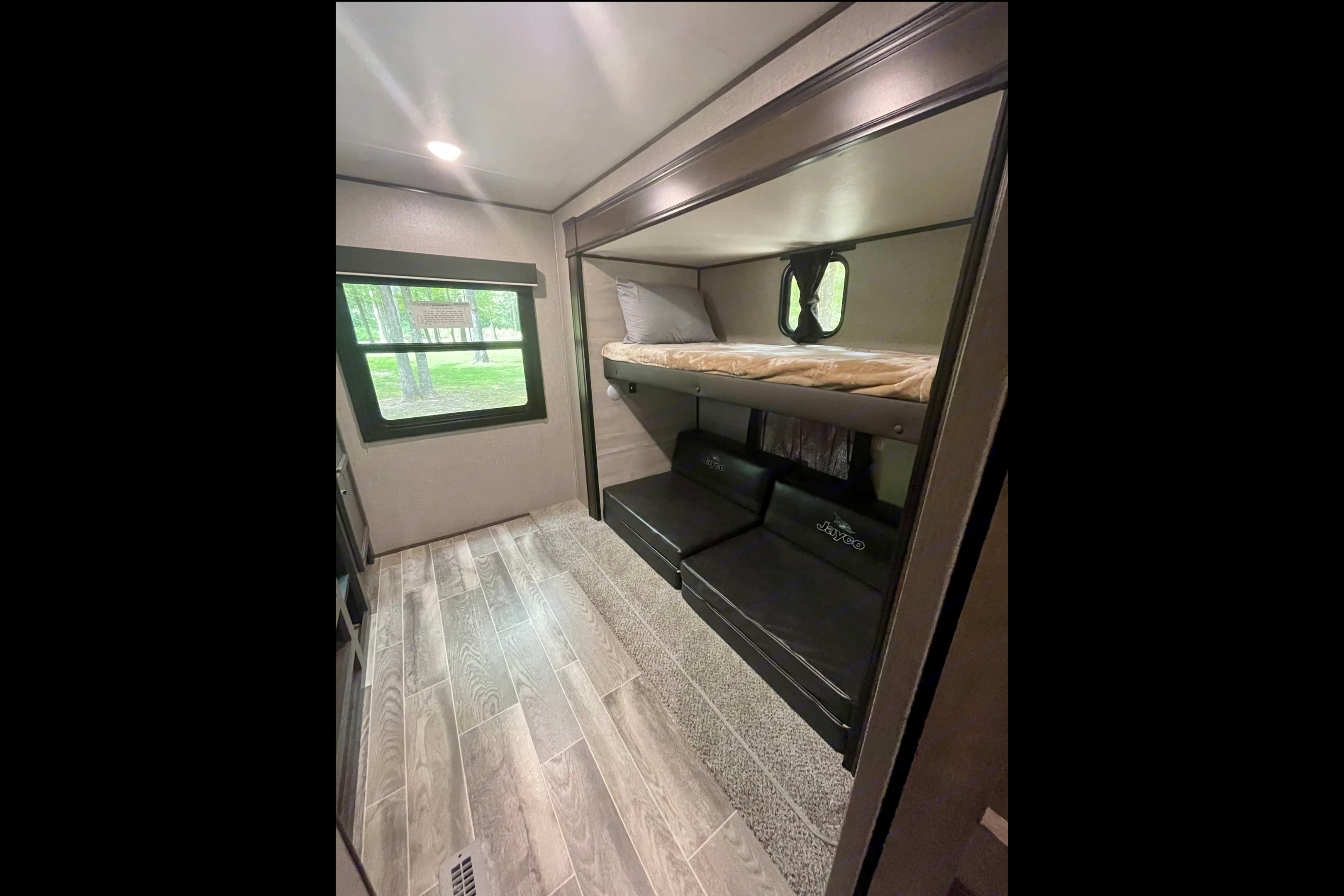 Dual Air Conditioners! Spacious 2021 Jayco Jay Flight. Delivery available.