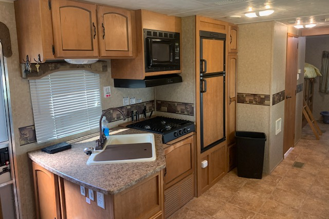Family Bunkhouse/Outdoor Kitchen Will Deliver and Return