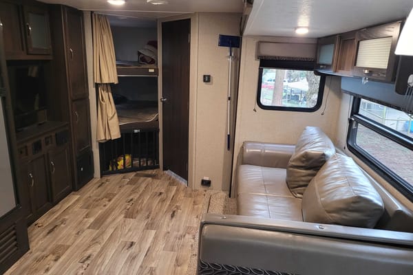 Dwayne's Keystone Springdale 270BHWE Travel Trailer