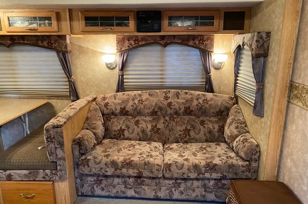 Okanagan 28 ft Bunkhouse Trailer *We only deliver!