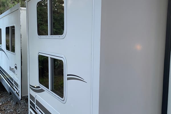 Okanagan 28 ft Bunkhouse Trailer *We only deliver!