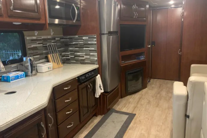 New Luxury 34" Motorhome , Fully Loaded