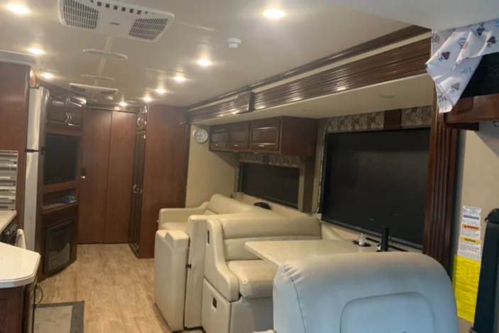 New Luxury 34" Motorhome , Fully Loaded