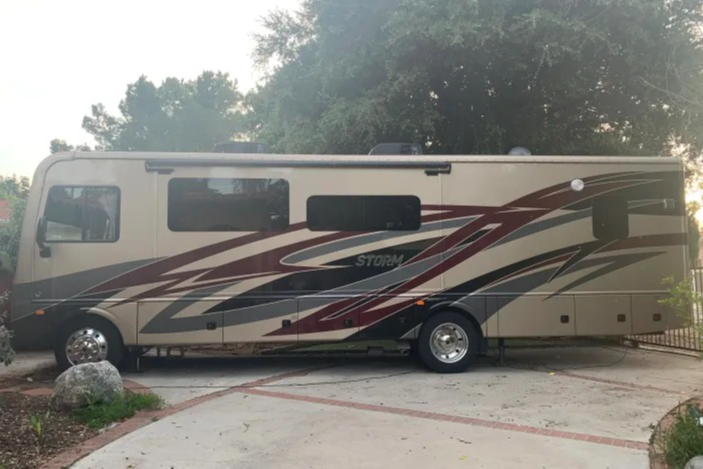 New Luxury 34" Motorhome , Fully Loaded