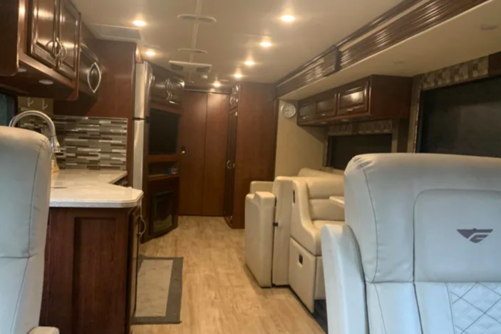 New Luxury 34" Motorhome , Fully Loaded
