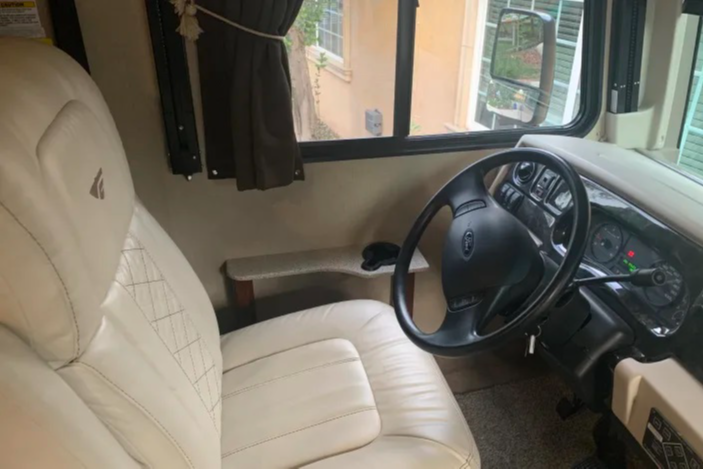 New Luxury 34" Motorhome , Fully Loaded