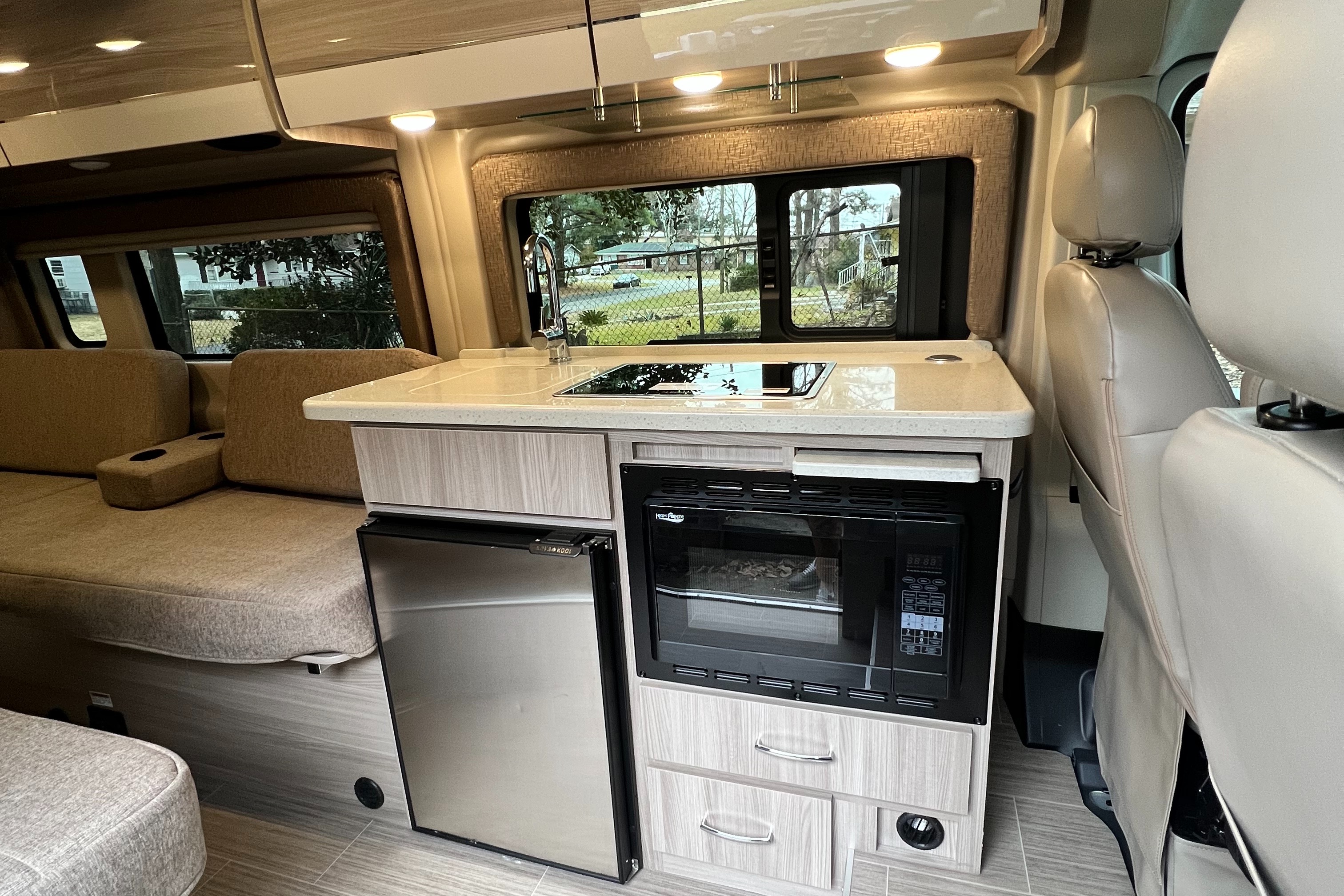 Mullet Adventure's Thor Motor Coach Sequence 20L Class B