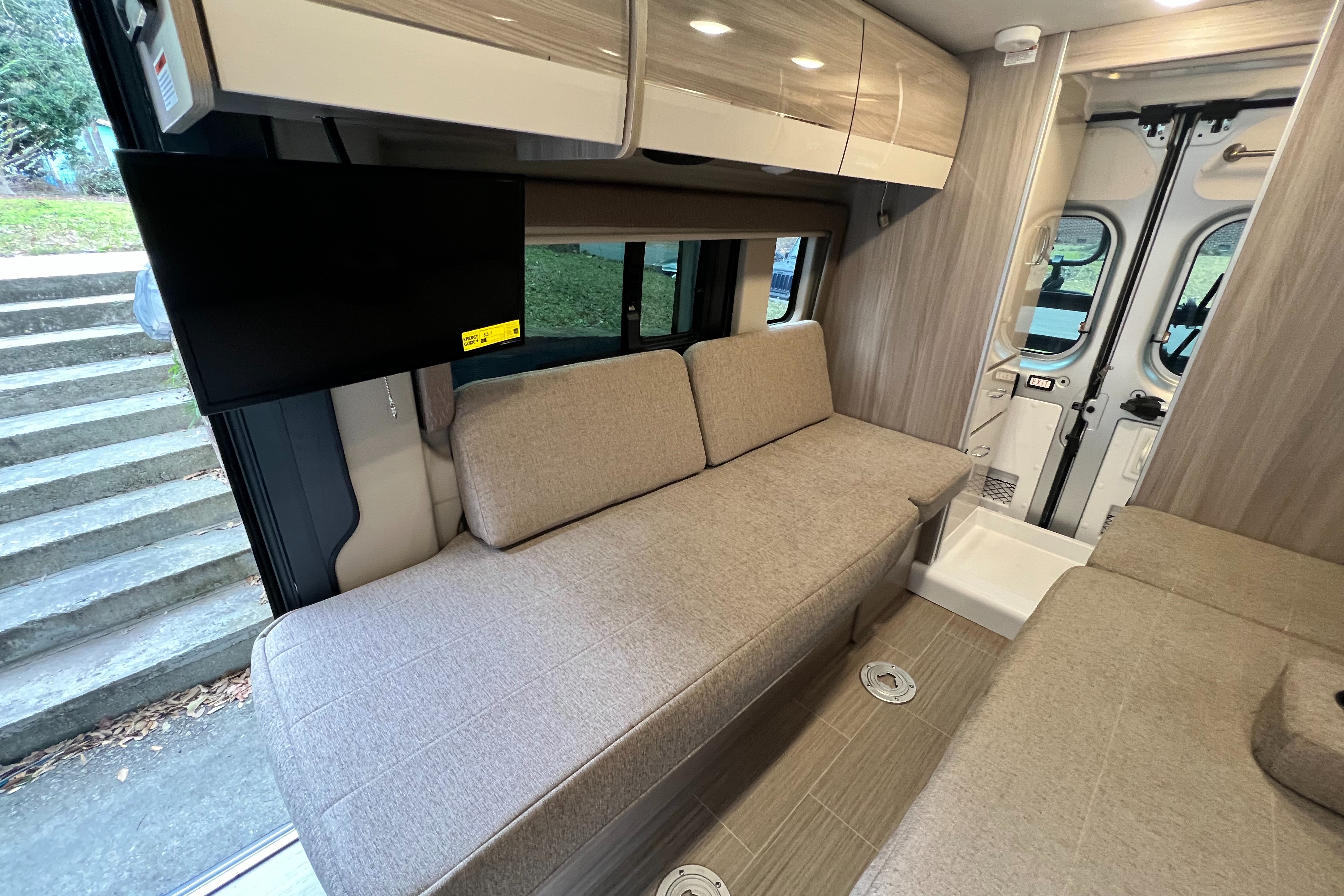 Mullet Adventure's Thor Motor Coach Sequence 20L Class B
