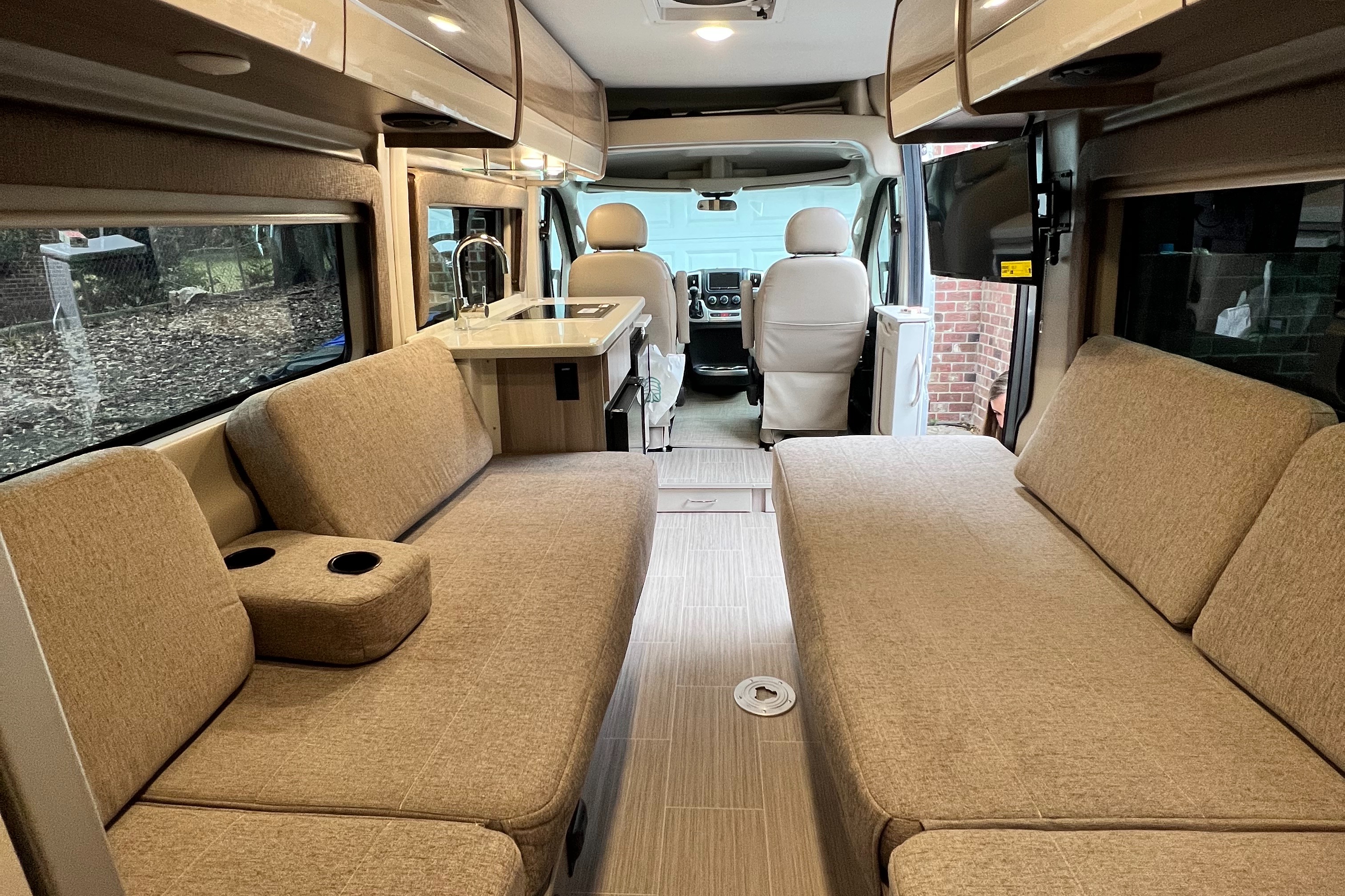 Mullet Adventure's Thor Motor Coach Sequence 20L Class B