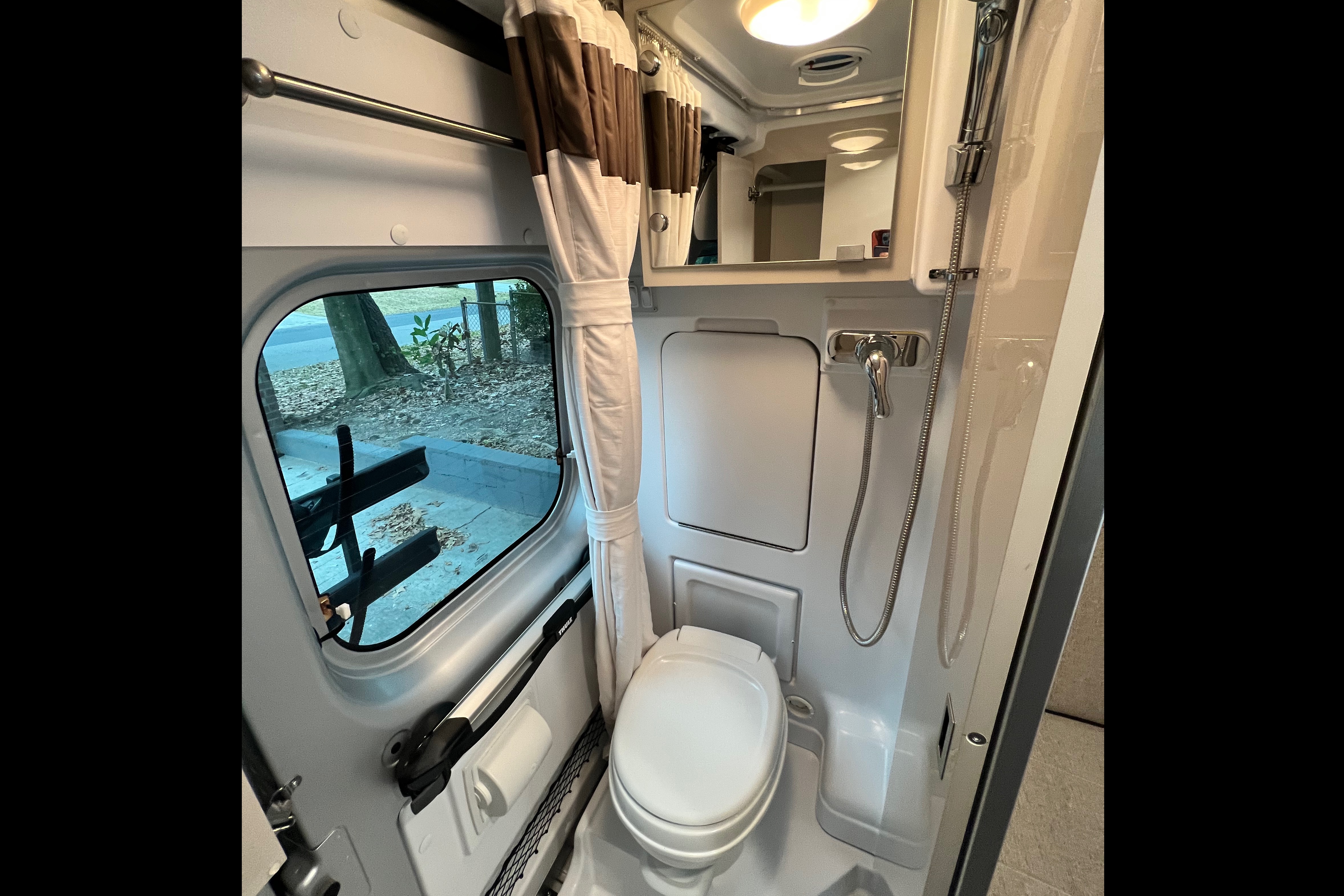 Mullet Adventure's Thor Motor Coach Sequence 20L Class B