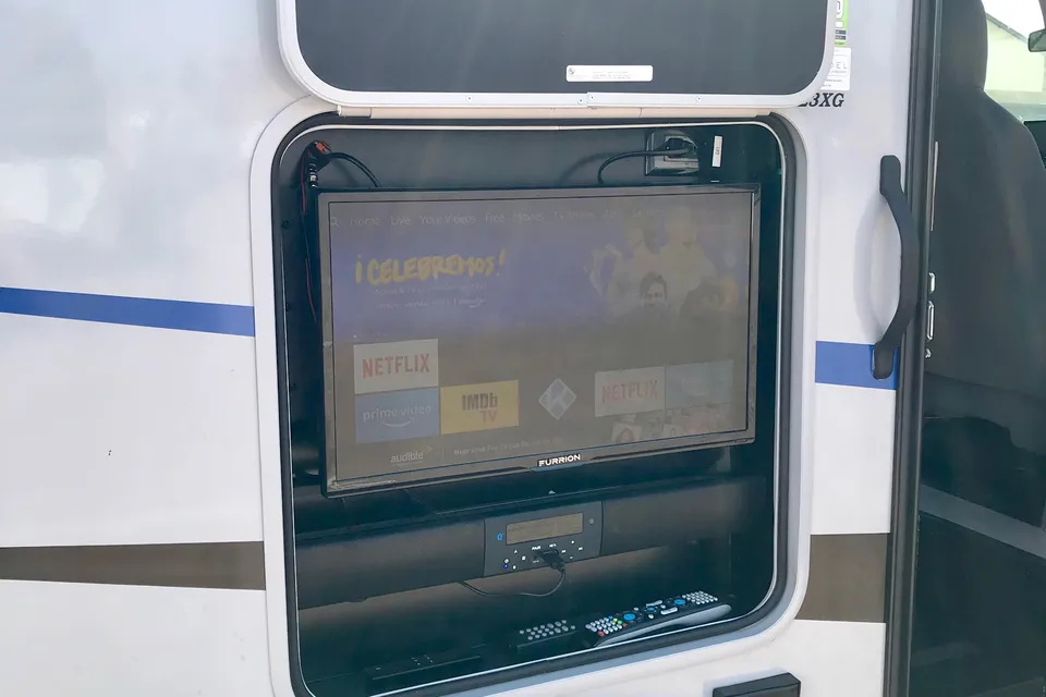 Easy to drive - 2021 perfect size Class C - HotelBuster