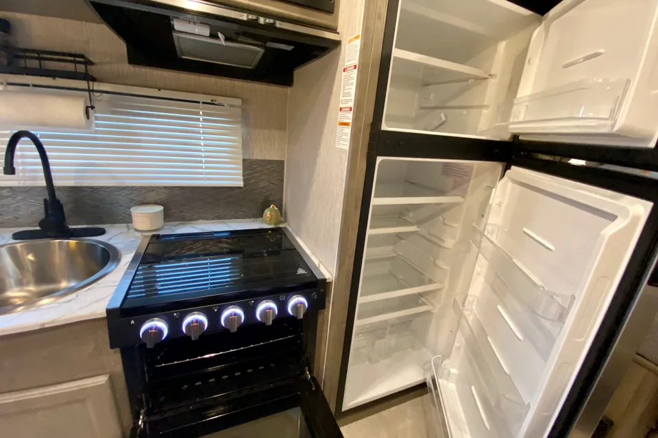 Easy to drive - 2021 perfect size Class C - HotelBuster